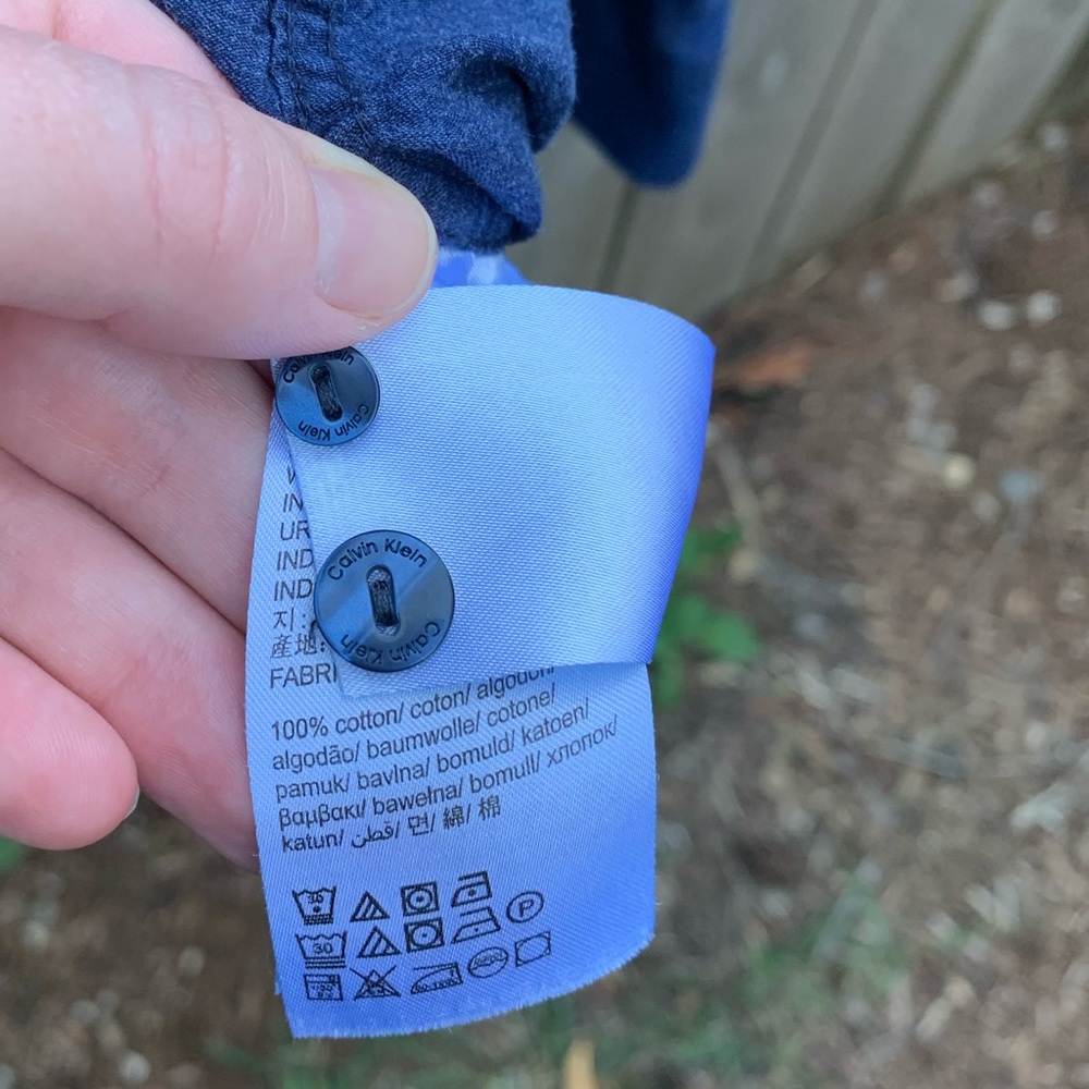 Calvin Klein slim fit button down - Picture 4 of 4